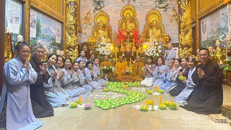 Cộng đồng người Việt Nam tại Lào hướng về quê hương, đất nước